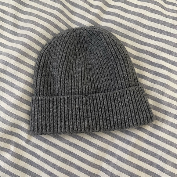 The North Face Logo Box Cuffed Beanie - Picture 2 of 9